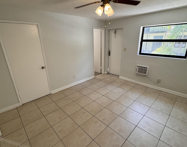 1113 Sw 15th Terrace - Photo Thumbnail 4