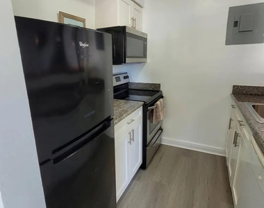 3226 Ne 12th Street - Photo Thumbnail 2