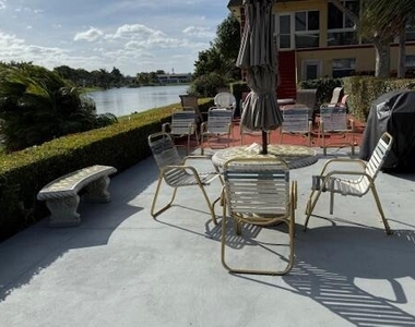 100 Stratford H - Photo Thumbnail 16