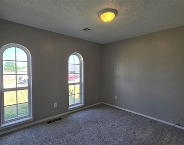 4825 Eric Drive - Photo Thumbnail 8