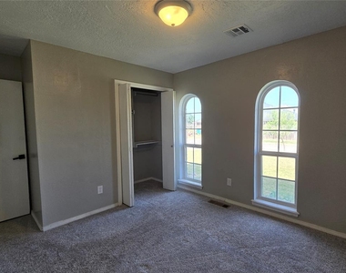 4825 Eric Drive - Photo Thumbnail 9