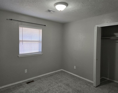 4825 Eric Drive - Photo Thumbnail 13