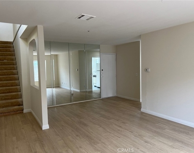 216 E Newmark - Photo Thumbnail 1
