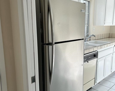 216 E Newmark - Photo Thumbnail 8