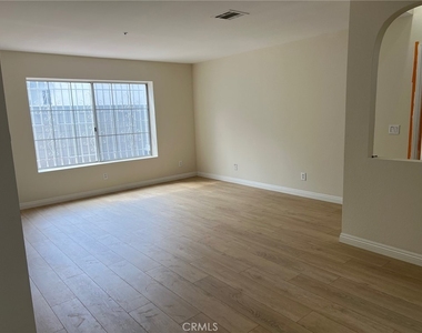 216 E Newmark - Photo Thumbnail 2