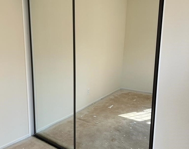 216 E Newmark - Photo Thumbnail 7