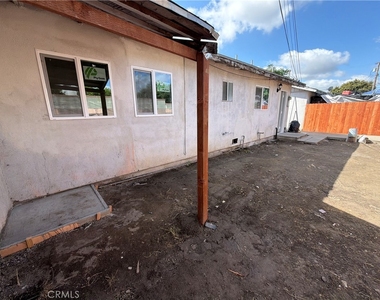 11937 Elliott Avenue - Photo Thumbnail 15