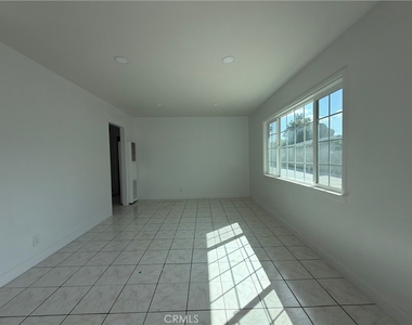 11937 Elliott Avenue - Photo Thumbnail 10