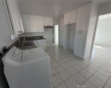 11937 Elliott Avenue - Photo Thumbnail 7