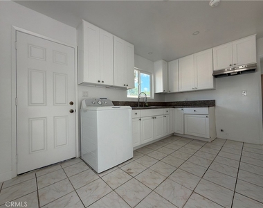 11937 Elliott Avenue - Photo Thumbnail 6