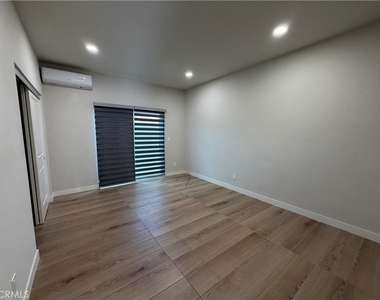 610 W Hollyvale Street - Photo Thumbnail 7