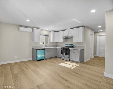 610 W Hollyvale Street - Photo Thumbnail 1