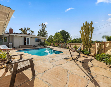 107 Alto Drive - Photo Thumbnail 2