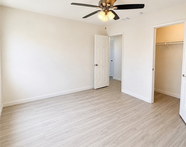 2652 S Arcadian Shores - Photo Thumbnail 15