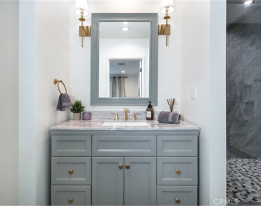 5825 Fulton Avenue - Photo Thumbnail 19