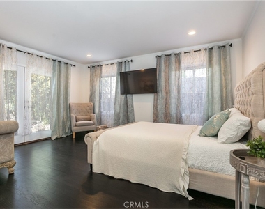 5825 Fulton Avenue - Photo Thumbnail 17
