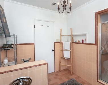 5825 Fulton Avenue - Photo Thumbnail 25