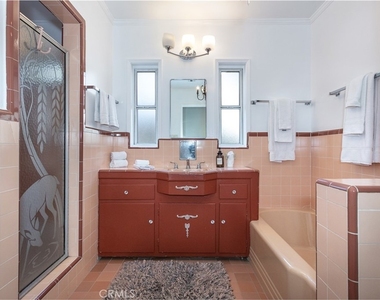 5825 Fulton Avenue - Photo Thumbnail 24