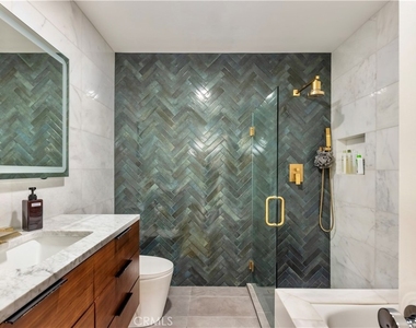 1735 N Fuller Avenue - Photo Thumbnail 4