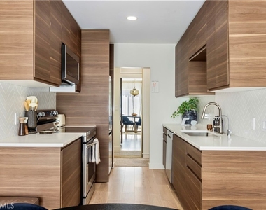 1735 N Fuller Avenue - Photo Thumbnail 3