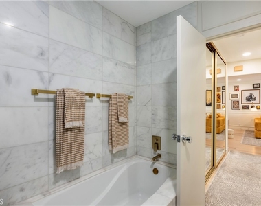 1735 N Fuller Avenue - Photo Thumbnail 5