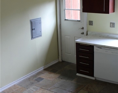 7320 Lennox Street - Photo Thumbnail 18