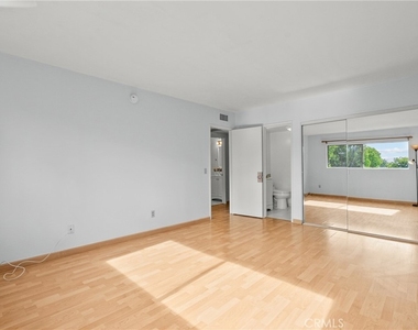 5055 Coldwater Canyon - Photo Thumbnail 21