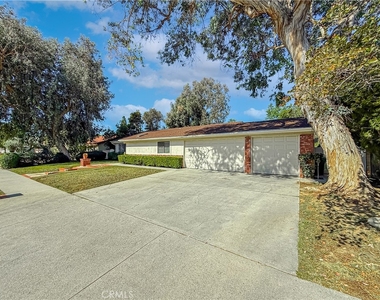 9201 Paso Robles - Photo Thumbnail 2