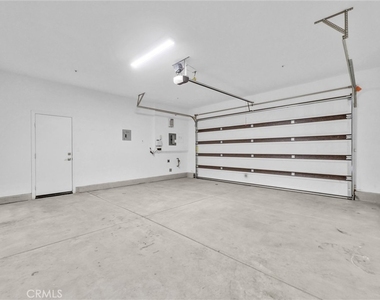 4688 Florence - Photo Thumbnail 17