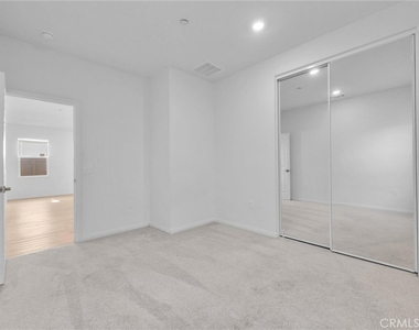4688 Florence - Photo Thumbnail 15