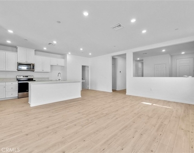 4688 Florence - Photo Thumbnail 5