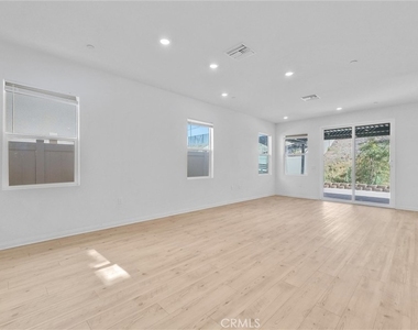 4688 Florence - Photo Thumbnail 4