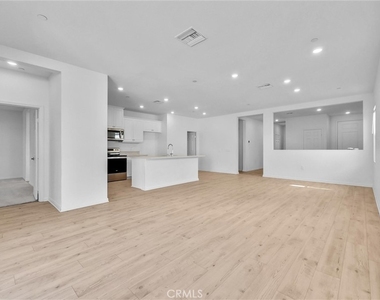 4688 Florence - Photo Thumbnail 6