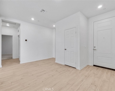 4688 Florence - Photo Thumbnail 3