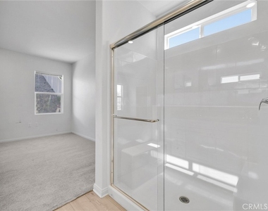 4688 Florence - Photo Thumbnail 13