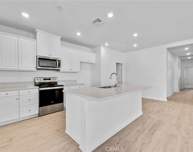 4688 Florence - Photo Thumbnail 7