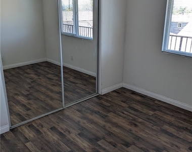 1764 Freeman Avenue - Photo Thumbnail 6