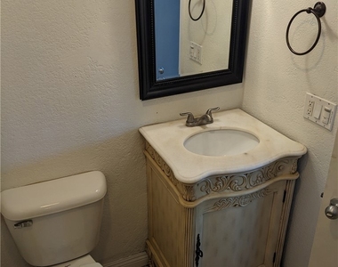 1764 Freeman Avenue - Photo Thumbnail 11