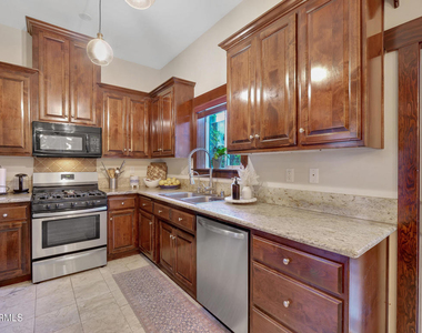 475 Cypress Avenue - Photo Thumbnail 11