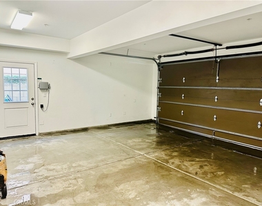 102 Chestnut Grove - Photo Thumbnail 6
