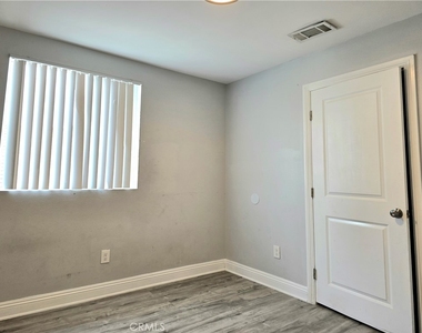 715 W 58th - Photo Thumbnail 16