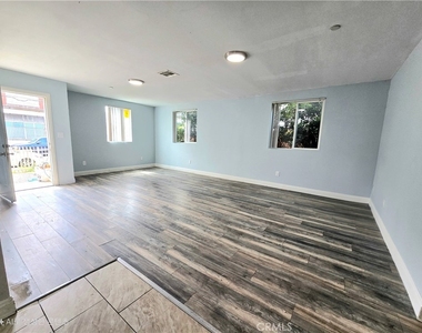715 W 58th - Photo Thumbnail 11
