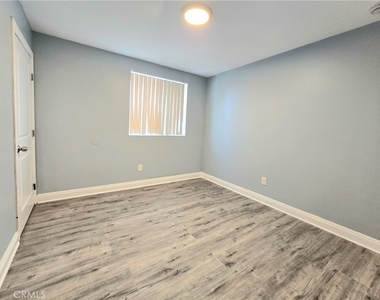 715 W 58th - Photo Thumbnail 7