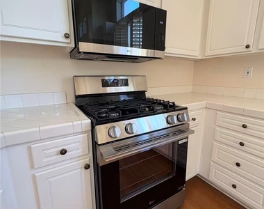 2635 Dunstan - Photo Thumbnail 20