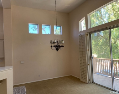 2635 Dunstan - Photo Thumbnail 2
