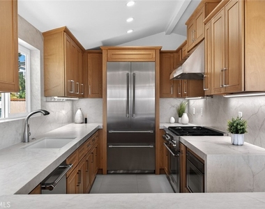 428 Cabrillo - Photo Thumbnail 10