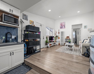 5371 Saxon Street - Photo Thumbnail 2