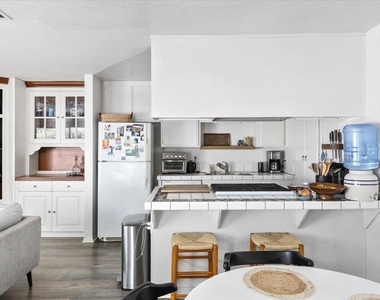 668 Westlake Street - Photo Thumbnail 7