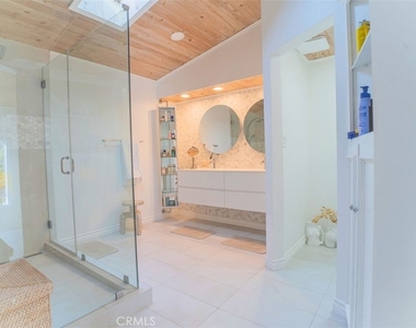 5179 Canoga Ave - Photo Thumbnail 15