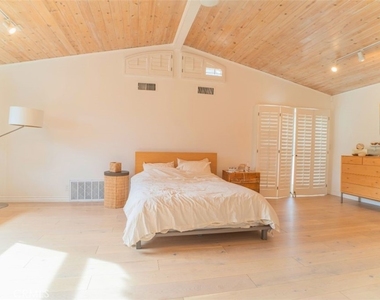 5179 Canoga Ave - Photo Thumbnail 14